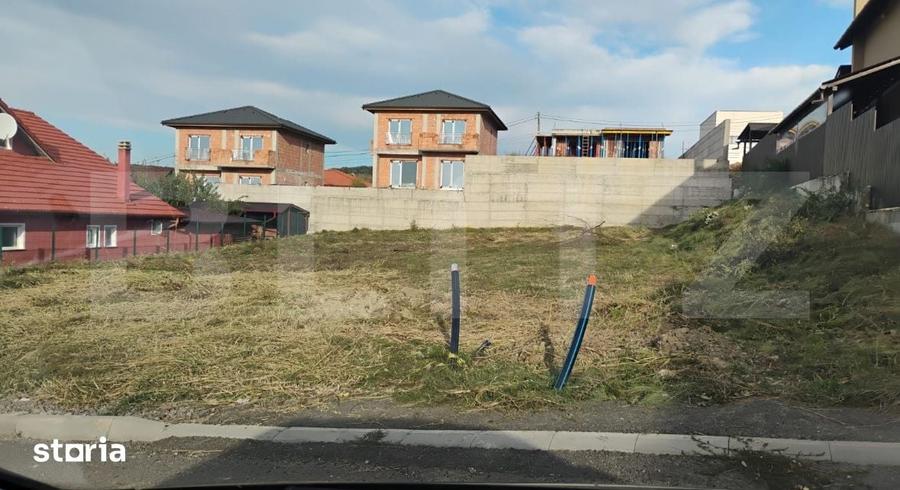 Teren intravilan de vanzare in suprafata de 700 mp, zona Sarmas - 1