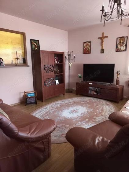 Apartament cu 3 camere decomandat în Calea Poplăcii