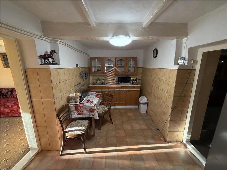 Casă cu Teren 4600 Mp în Periferie
