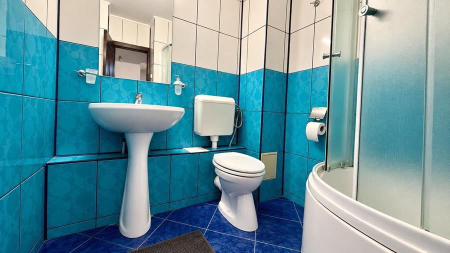 Apartament cu 3 camere semidecomandat, mobilat în Mihai Bravu
