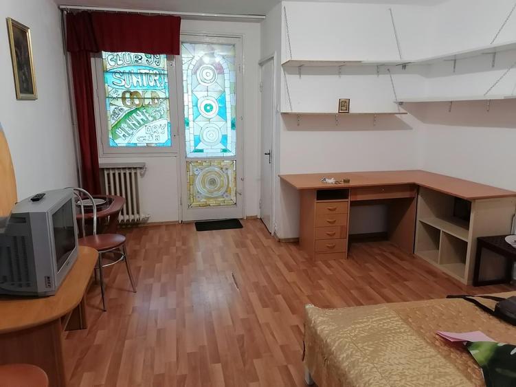 Titan, metrou Costin Georgian, etaj 7/10, libera - 1