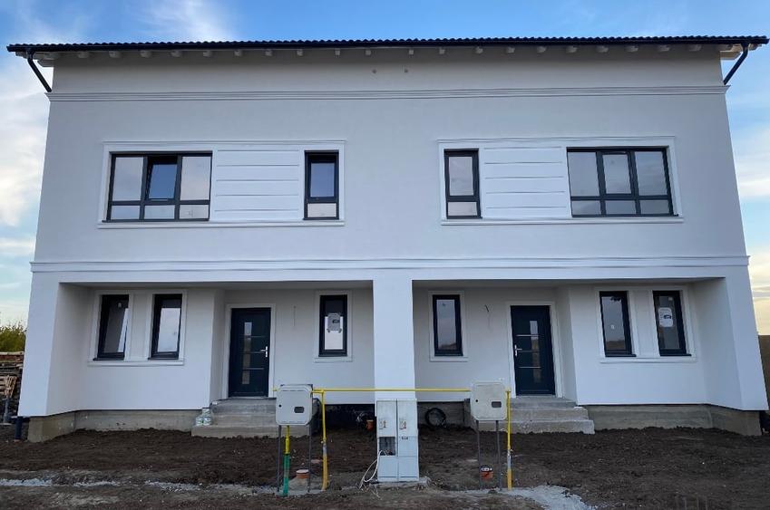 Duplex 1/2 - P+1+M, 160 mpU+terasa, 3 bai, 290 mpT - VANZATOR p. fiz, COMISION 0 - 5