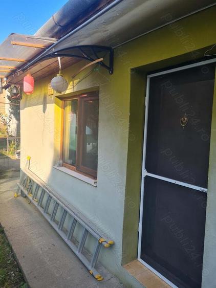 Curte cu doua case si teren - 8