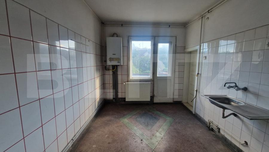 Casa deosebita D-P-E+POD, 6 camere, 200 mp + 1053 mp teren, garaj - Tractorul - 11