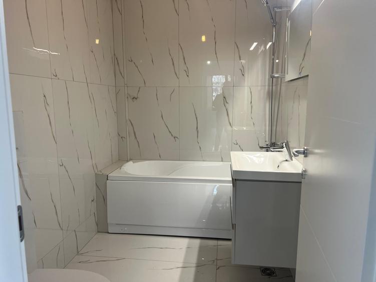 Apartament cu 3 camere decomandat în Tătărași