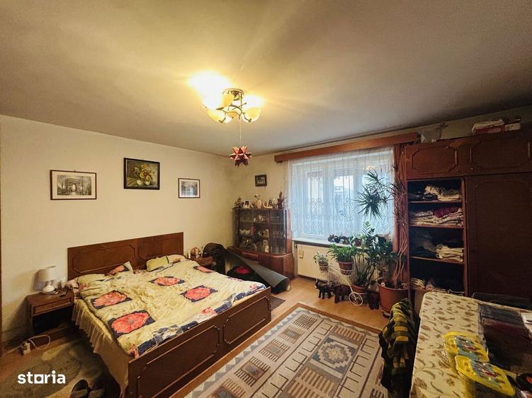 Vila de vanzare - Individuala, 7 camere, teren mare - Sub Arini - 1