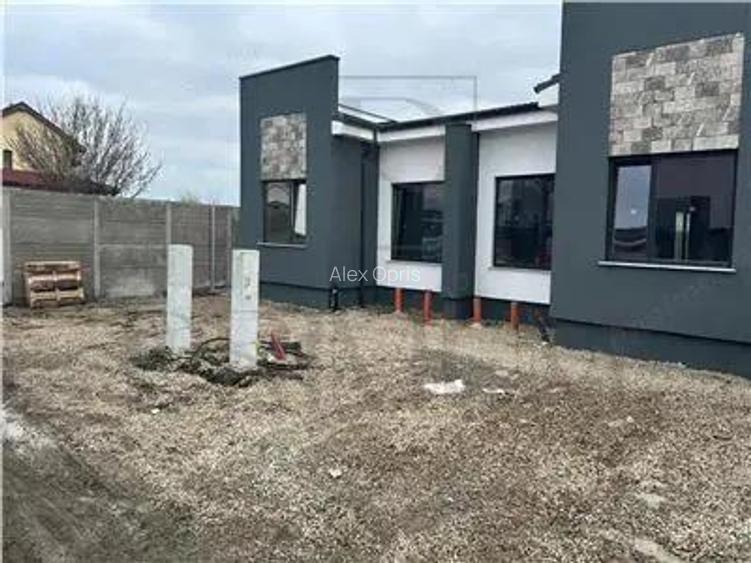 Duplex pe parter - 4 camere - zona buna - suprafete generoase Duplex pe parter - 4 camere - zona buna - suprafete generoase