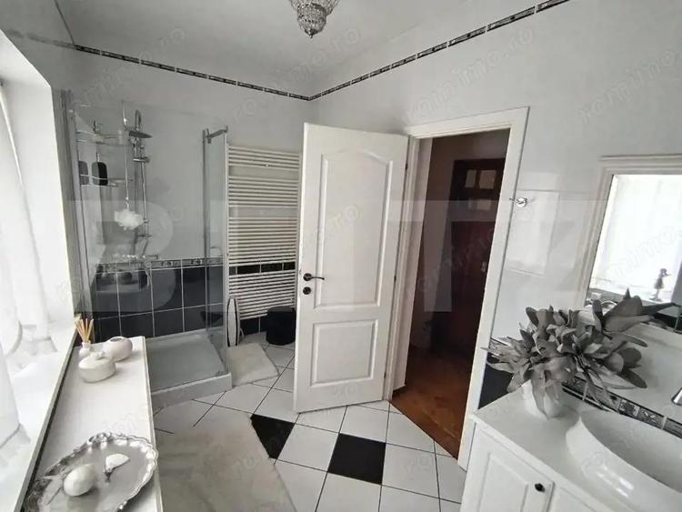 Vila de lux de vanzare, 15 camere, 550 mp, zona Micro 6, comision 0% - 8