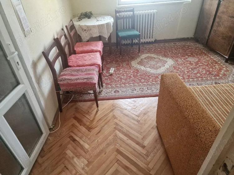 Ap 2 cam , decomandat circular,etaj 3,balcon centrala - 8