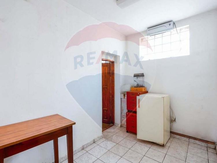 Casa cu destina?ie de spa?iu comercial, zona Episcopia - 4