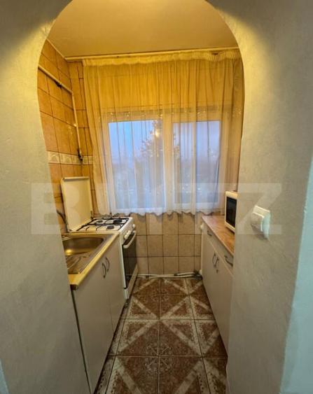 Apartament de vanzare 3 camere, etaj 4/5, zona Bradet - 7