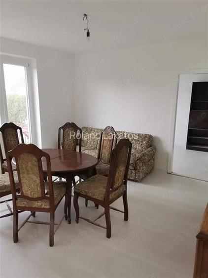 RECO . Apartament cu 3 camere + living .