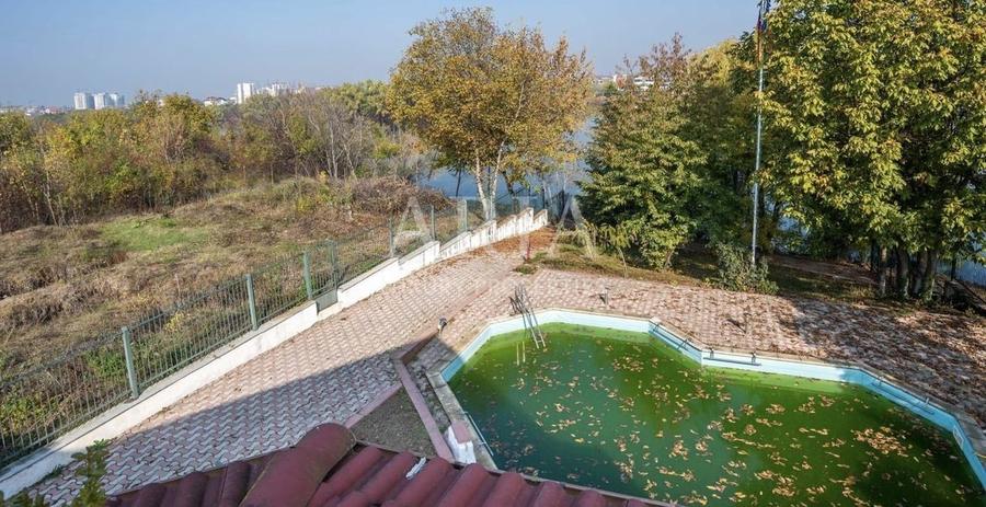 VILLA -  20m deschidere la lac -  2000mp teren - BANEASA - 2