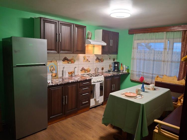 Casă, teren, garaj și anexe - 10