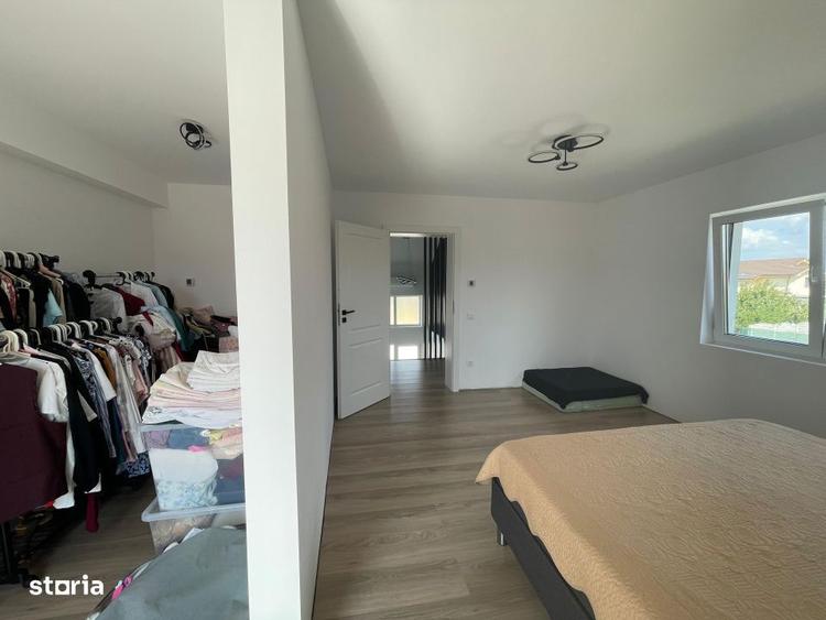 Casă cu 4 camere în Moșnița Veche