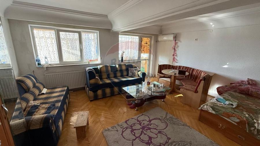 Apartament cu 4 camere de vanzare si boxa 12 mp zona Ultracentrala - 1