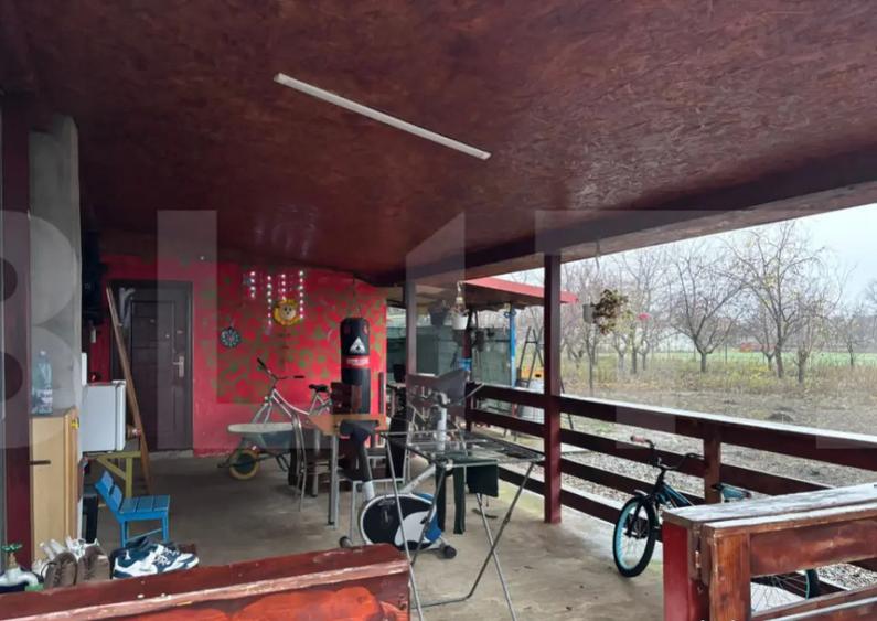 Casa in Iratosu cu teren, apa curenta, centrala termica , - 11