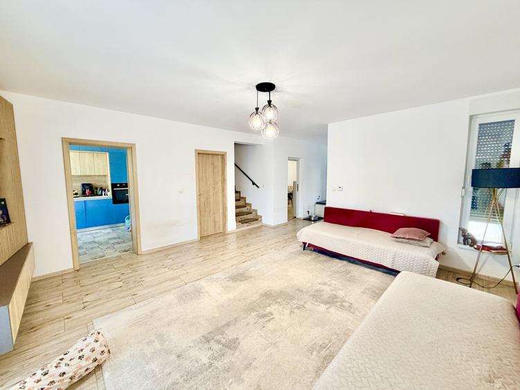 Duplex cu 4 camere cu Teren 302 Mp în Chișoda