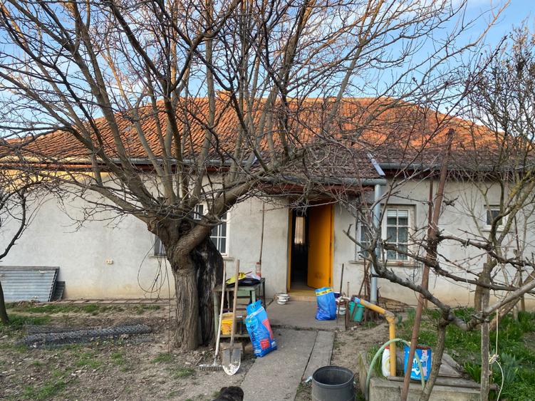 Casa cu teren de vanzare - 1