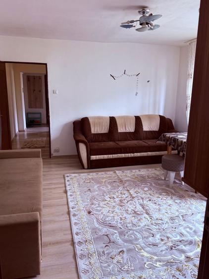 Inchiriez apartament 3 camere - 4