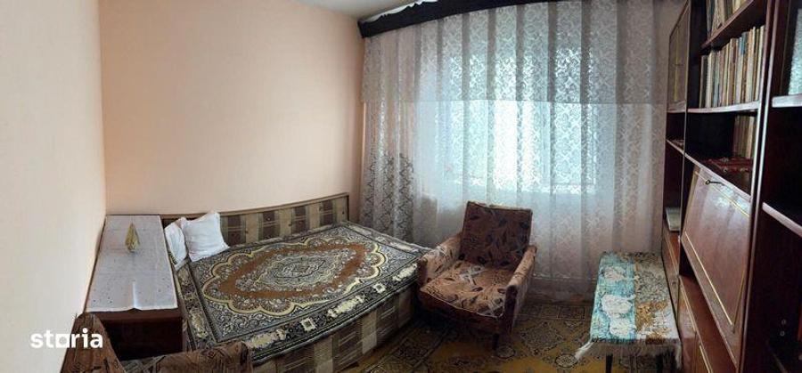 Propietar, vand ap 4 camere etaj 3 - 4