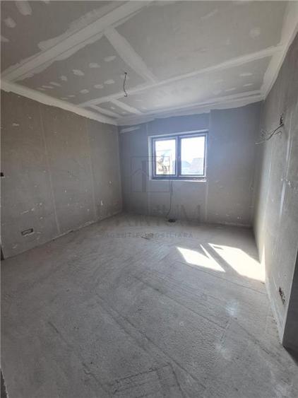 Vila individuala  - suprafata de 180mp utili -  toate utilitatile - se vinde la - 3