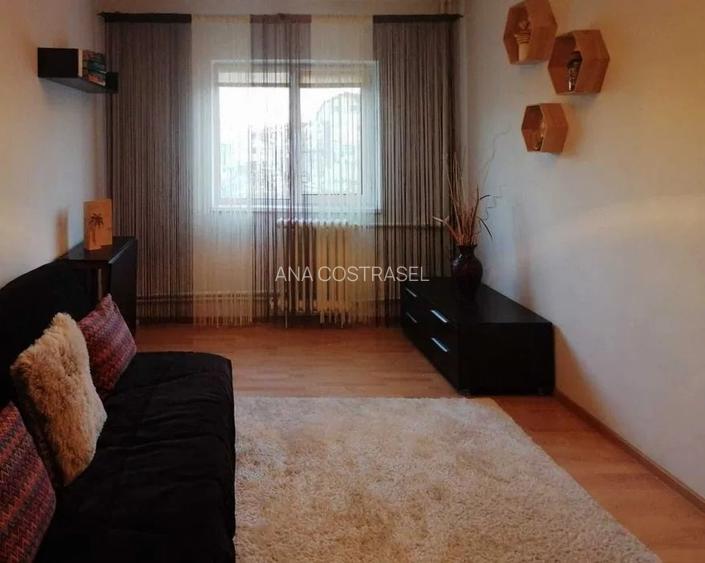 Apartament cu 2 camere, decomandat, zona Alexandru Cel Bun