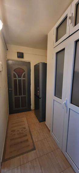 Proprietar. Inchiriez garsoniera . - 6