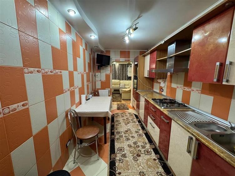 Apartament 4 camere, parter inalt, parcare proprie, zona Piata - Scoala 2 - 5