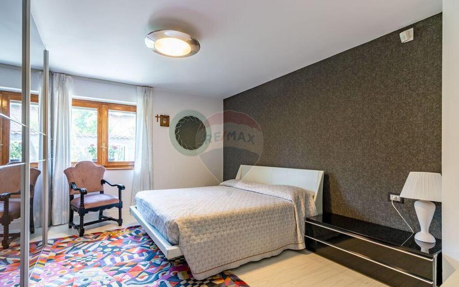 Vila + casa de oaspe?i + casa angaja?i | 12 camere |... - 8