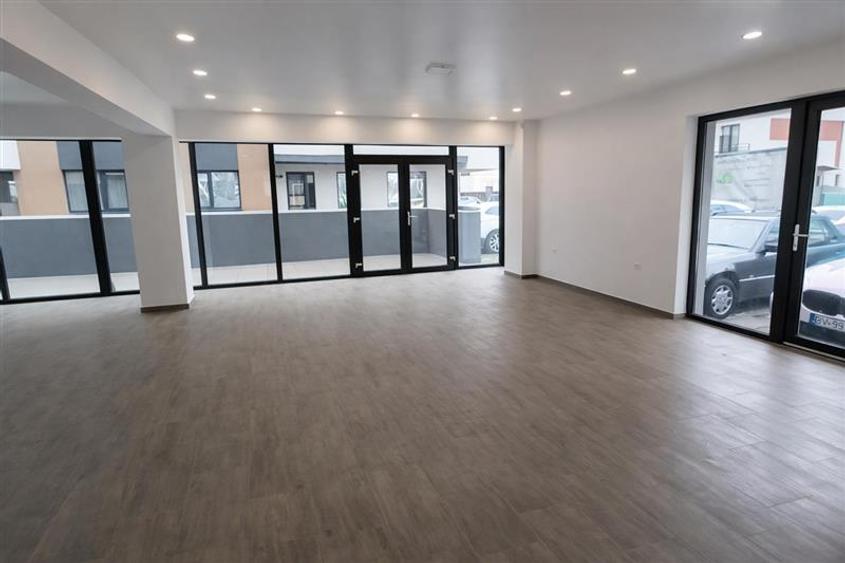 Spatiu comercial, 100 mp, 3 cai de acces, curent trifazic,Tractorul, Brasov - 5