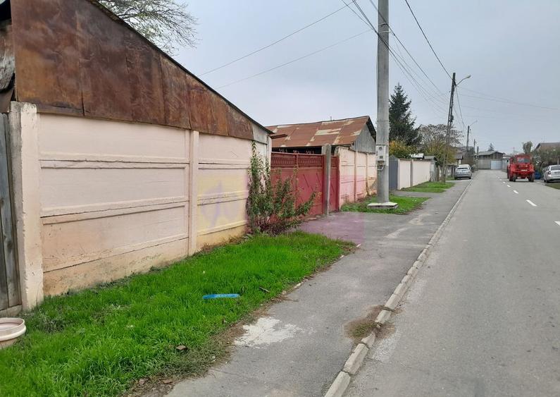 Branesti / IF - casa batraneasca din caramida cu teren de... - 1