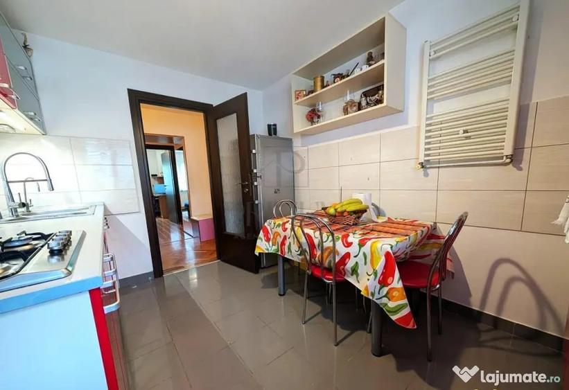 Apartament cu 4 camere decomandat în Steaua