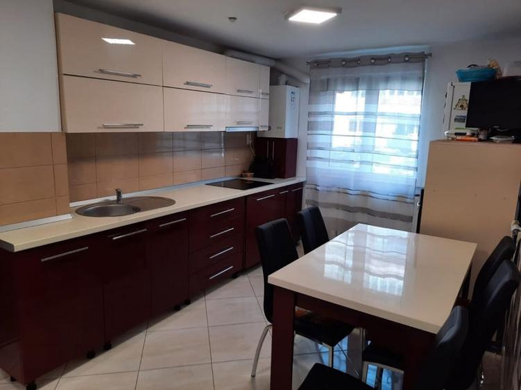 Apartament cu doua camere, decomandat - 4