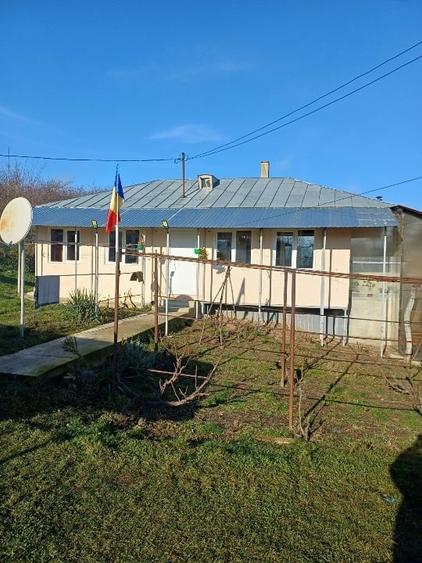 Vând casă +teren 19200m - 1