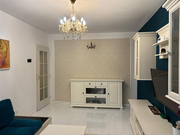 Podul de Fier - 2 camere decomandat - renovat complet - 2