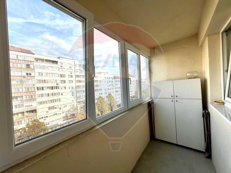 De închiriat apartament cu 3 camere, în zona Dacia - 11
