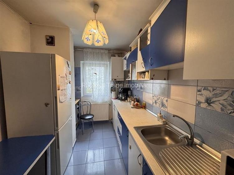 Apartament 4 camere decomandat intrare Racadau- Carpatilor