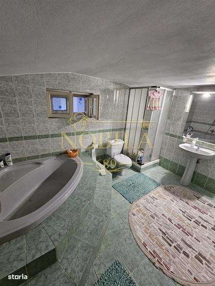 Casă cu 4 camere în Borzești