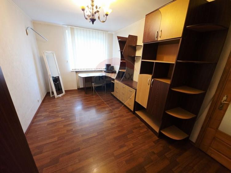 Apartament cu 4 camere de vânzare în zona Calea Romanului - 25