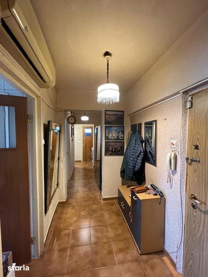Apartament cu 4 camere decomandat în Drumul Taberei