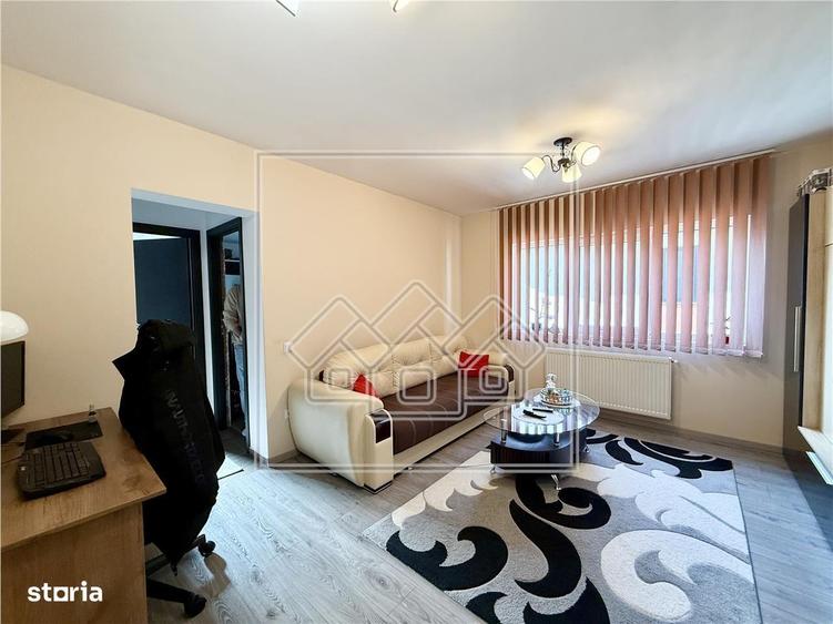 Apartament 2 camere etaj 2 din 3, balcon - str Ascanio Damian - 7