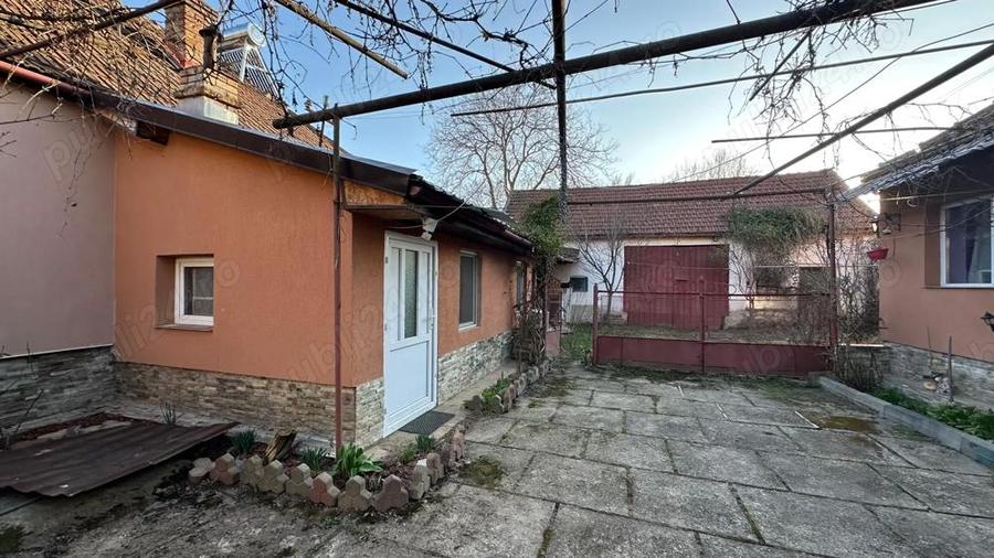 Casa ?i teren de vanzare pre? 70.000 euro (negociabil) - 3