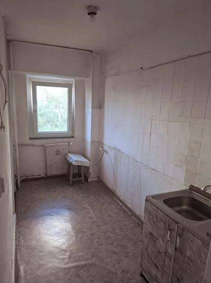 Titan Metrou Parc Decomandat Etaj 5/8 ,Bl 1986 ,Reabilitat SPATIOASA - 3