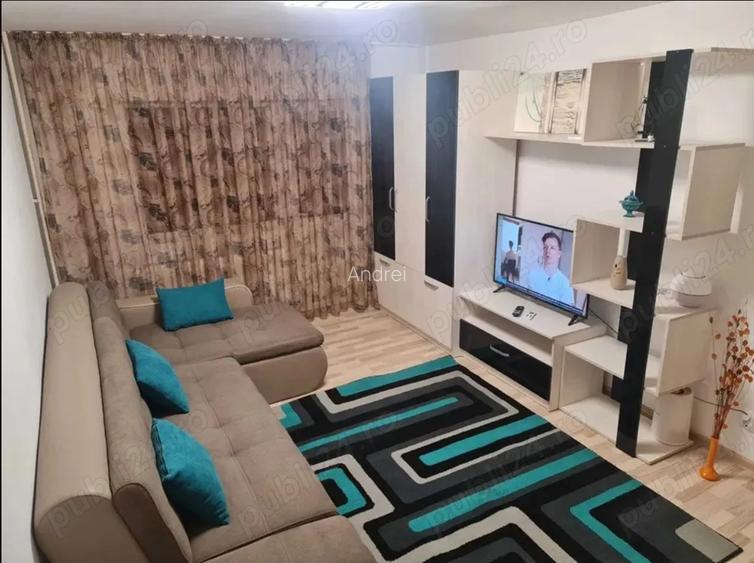 Colega in apartament la bloc, studenta, angajata, etc