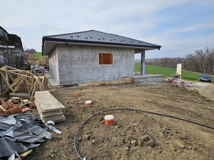 se vinde casa 80% finalizata langa lac Dumbrava - Iasi sau se contracteaza si se - 6