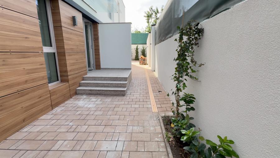 4 camere, confort lux, cu curte proprie - Damaroaia - 1