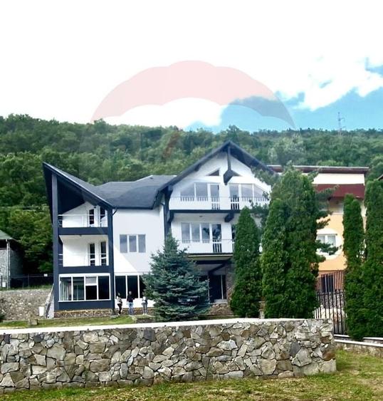 Pensiune Eselnita / 16 camere / Teren - 1448 mp / Ponton - 1