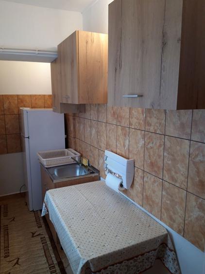 Inchiriez garsoniera - 2