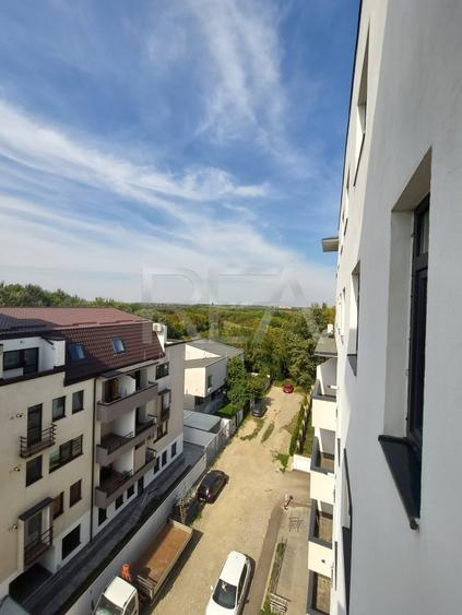 Apartament cu 4 camere semidecomandat în Sisești